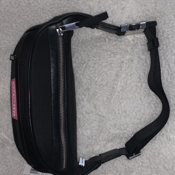 Marc Jacob’s Vinyl Sport Fanny Pack - Picture 4 of 4